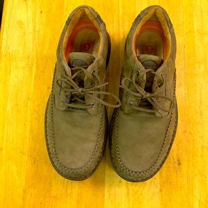 All leather brown limited wear 10.5 medium size Clark men’s shoes.